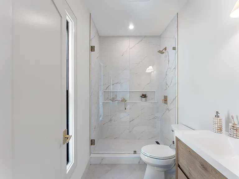 142 Metropolitan #B — Photo 12
