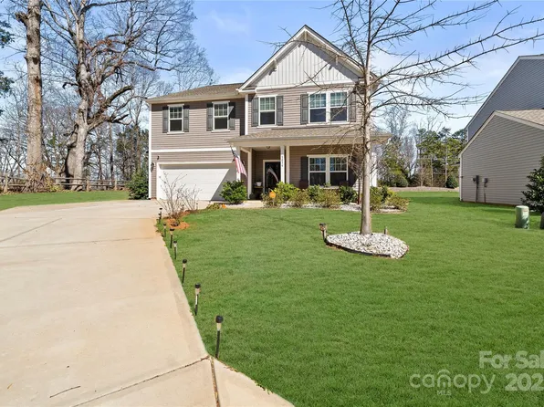 1036 Bramcote Ln, Charlotte, NC 28215