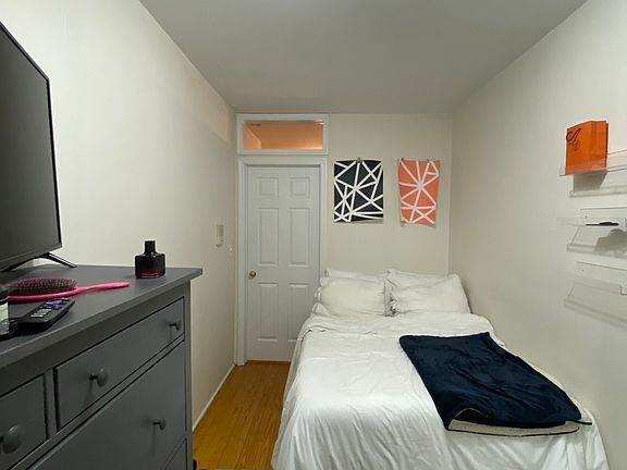 2nd image of 317 10th Ave #Loft3