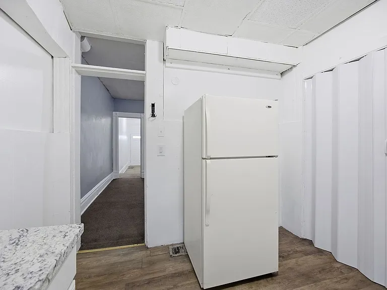 616 Lillian St — Photo 11