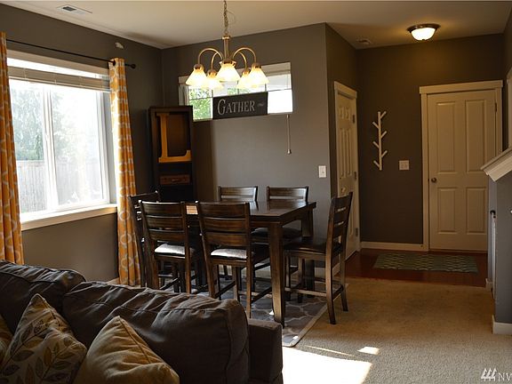 3rd image of 1473 52nd St NE