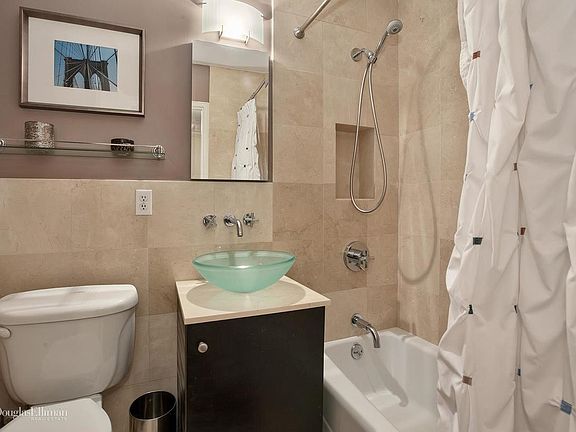 5th image of 200 E 84th St APT 6A