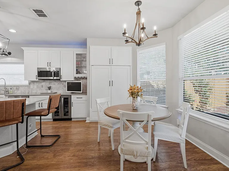 16954 Darien Wing — Photo 14