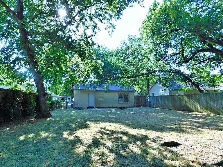 1014 Peak St — Photo 25