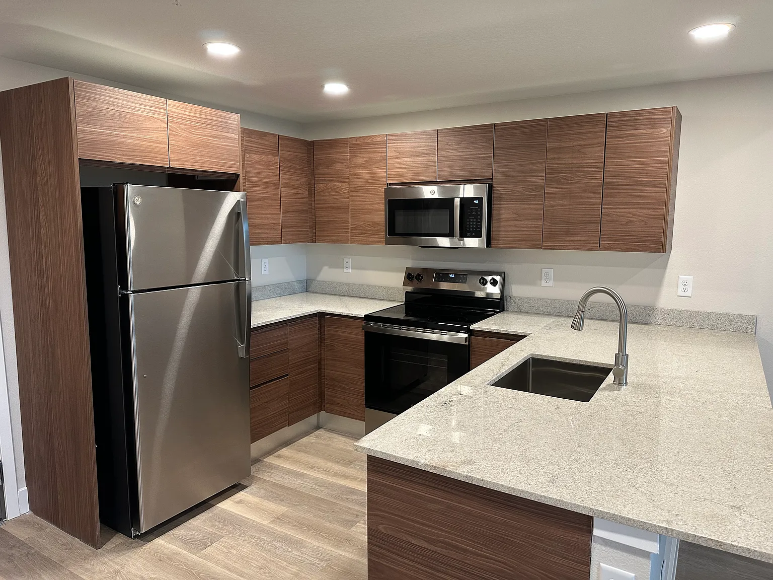 2 bed, 1027 sqft, $1,599 — Photo 1