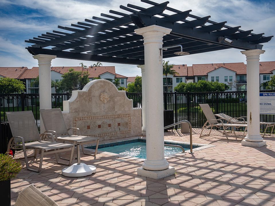 1st image of 809 Villa Circle
