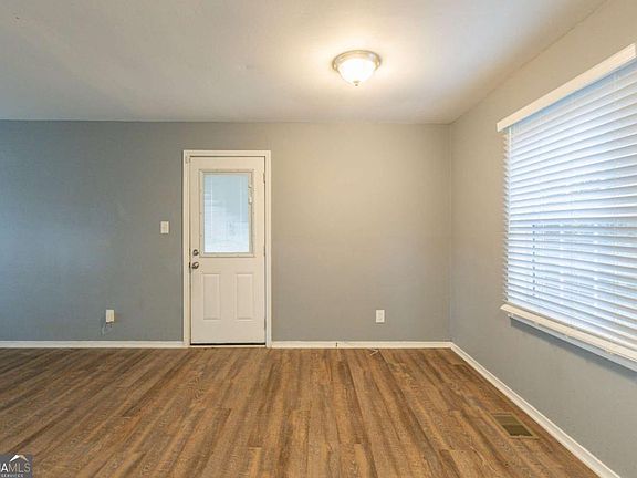 5th image of 3597 Fairlane Dr NW