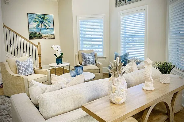 5 bed, 2598 sqft, $5,000 — Photo 2