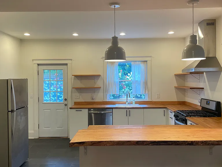 1812 W 45th St — Photo 14