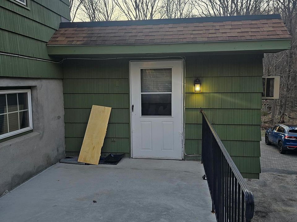 1st image of 65 Woodbine Dr