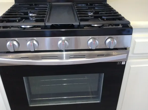 Village Glen Apartments, 9205 Van Nuys Blvd APT 121, Panorama City, CA 91402