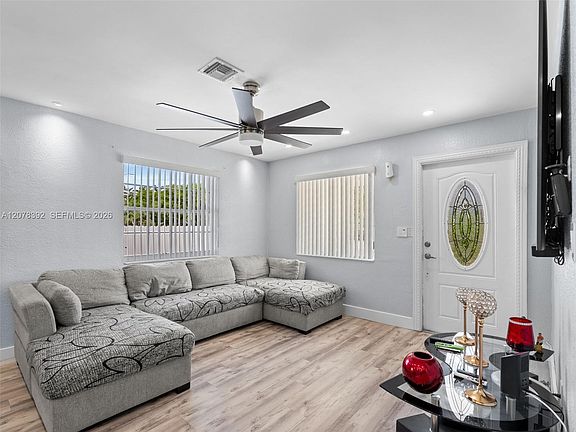 5th image of 6432 Perry St