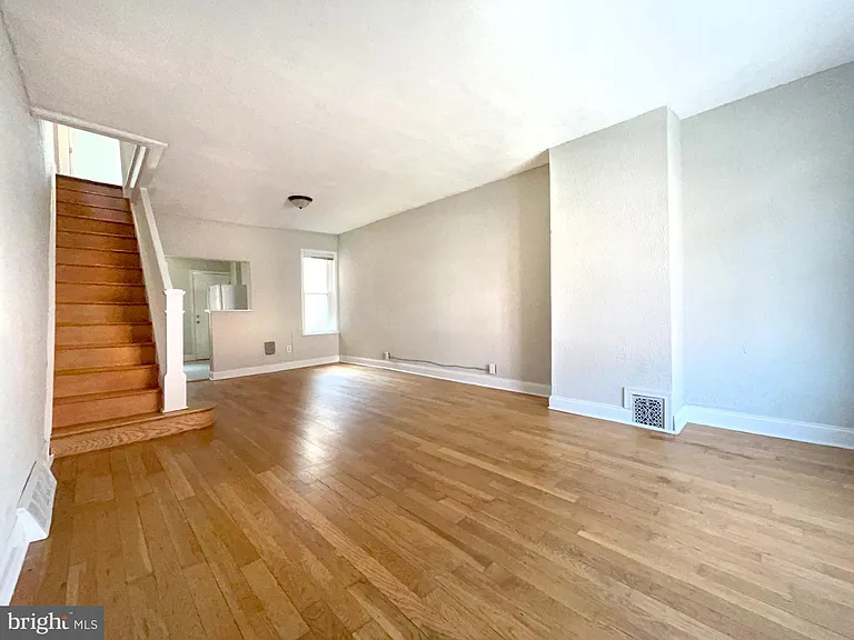 1528 S Hollywood St — Photo 3