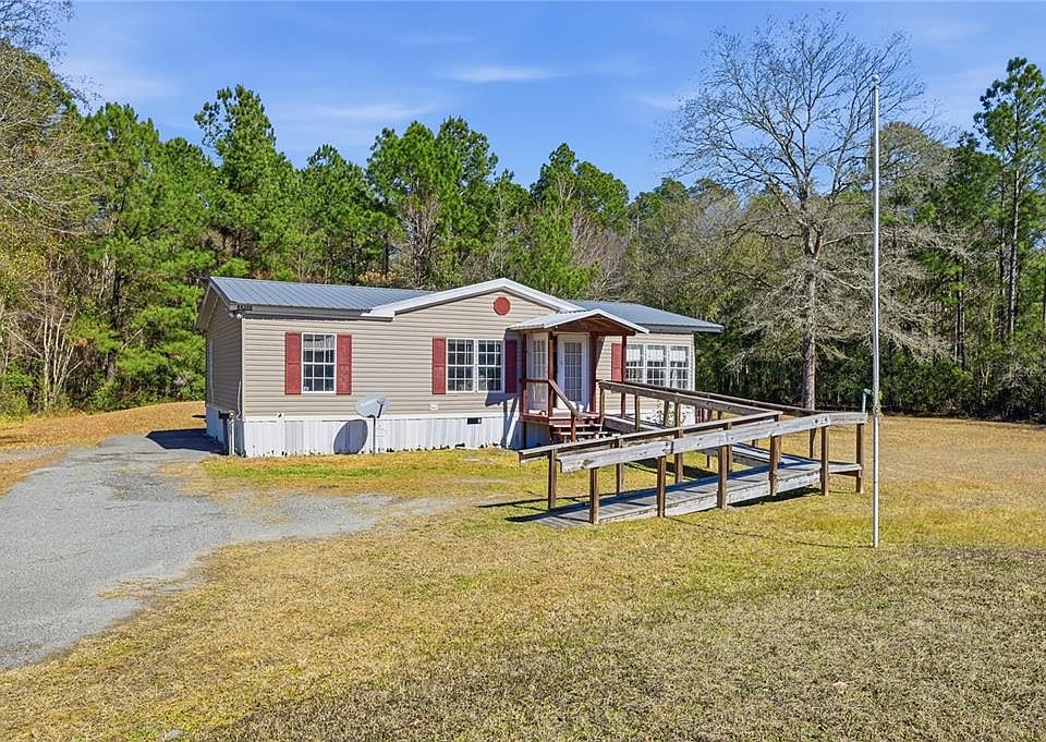 1st image of 44326 Woodland Cir