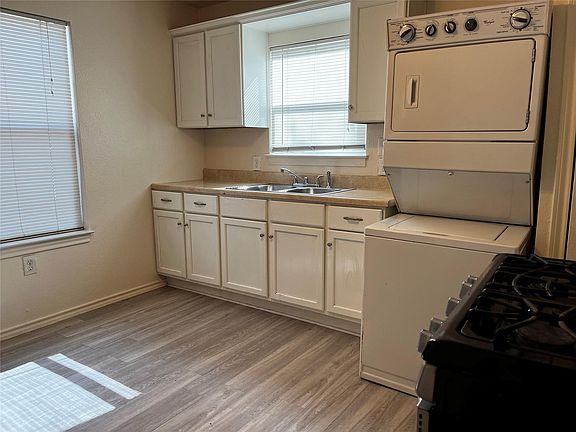 5th image of 214 Little St
