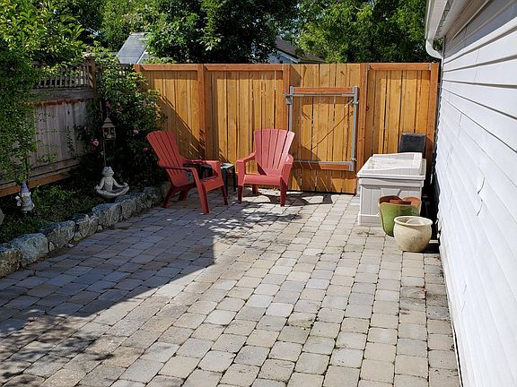 Fenced Private Sun Patio