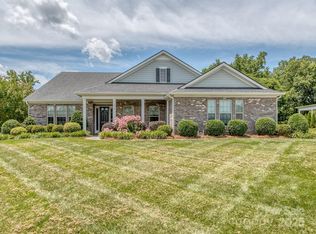 314 Candella Dr, Matthews, NC 28104