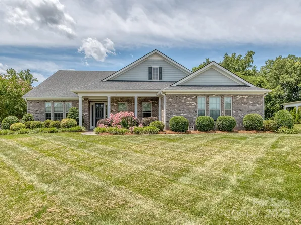 314 Candella Dr, Matthews, NC 28104