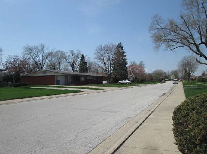 2nd image of 472 8th St