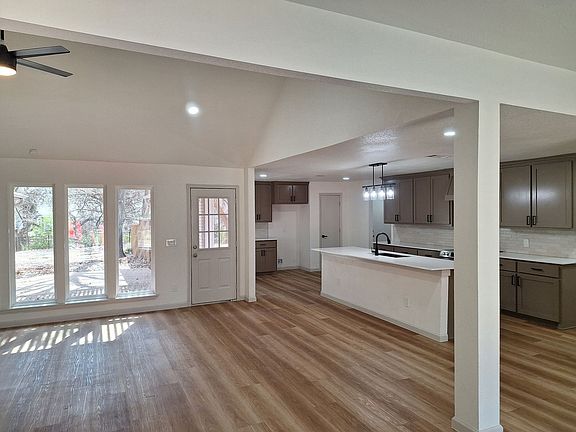 4th image of 2520 Stone Creek Dr
