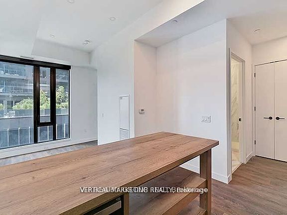 4th image of 505 Richmond St W #423