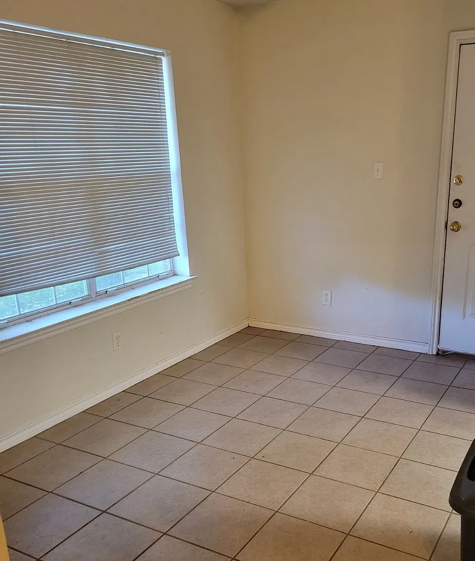 3 bed, $1,400 — Photo 4