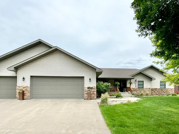 1406 Birchwood Ln, Aberdeen, SD 57401