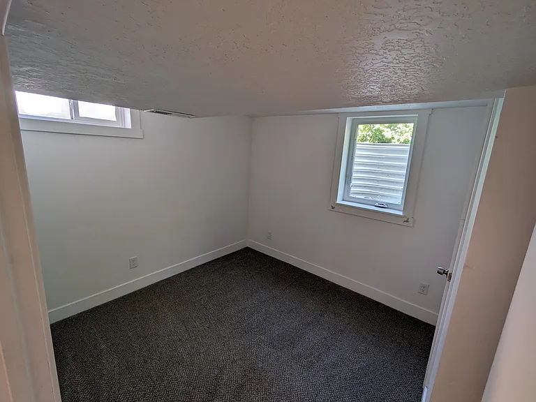 929 N 900 W — Photo 15