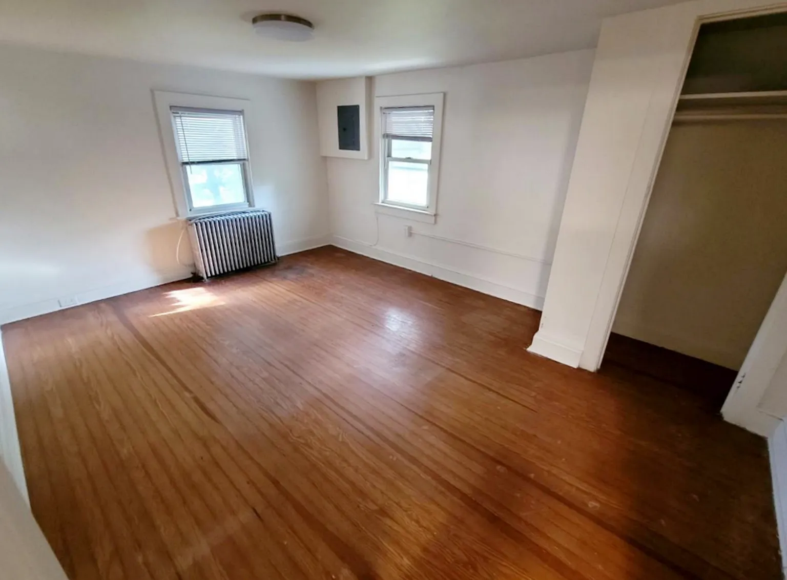 5 bed, 1731 sqft, $3,300 — Photo 2