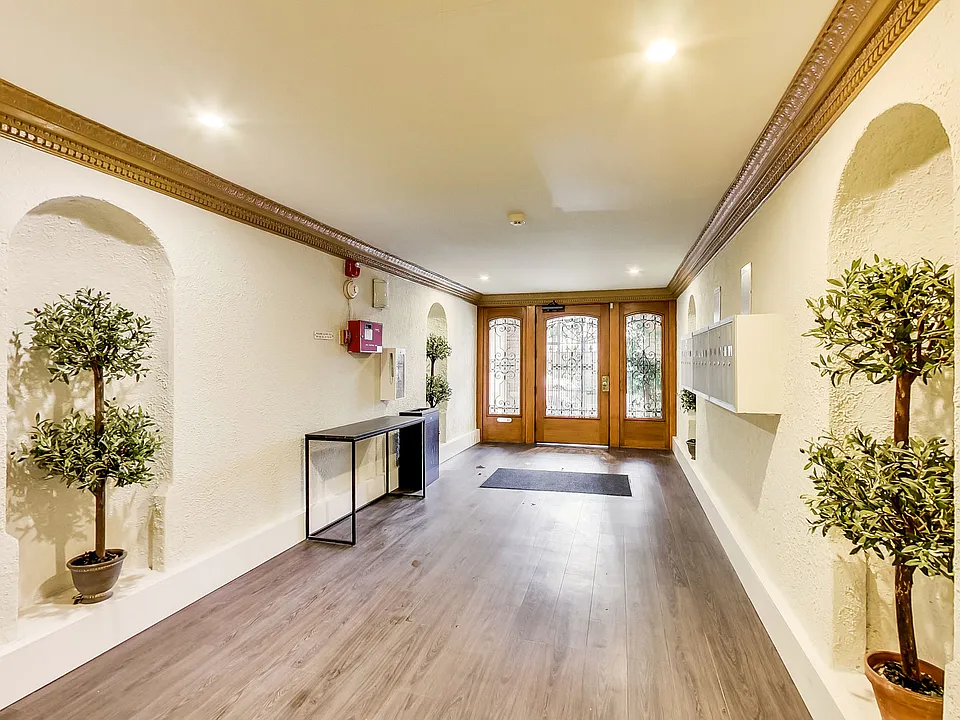 11 Dolores St