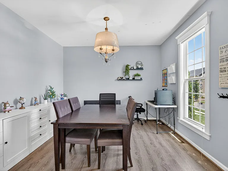 980 Basswood Dr — Photo 6