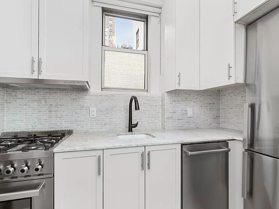 4th image of 210 W 19th St APT 6A