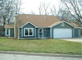 401 Arrowhead Dr, Lawrence, KS 66049
