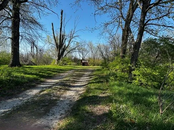 13448 Metropolitan Ave, Bonner Springs, KS 66012