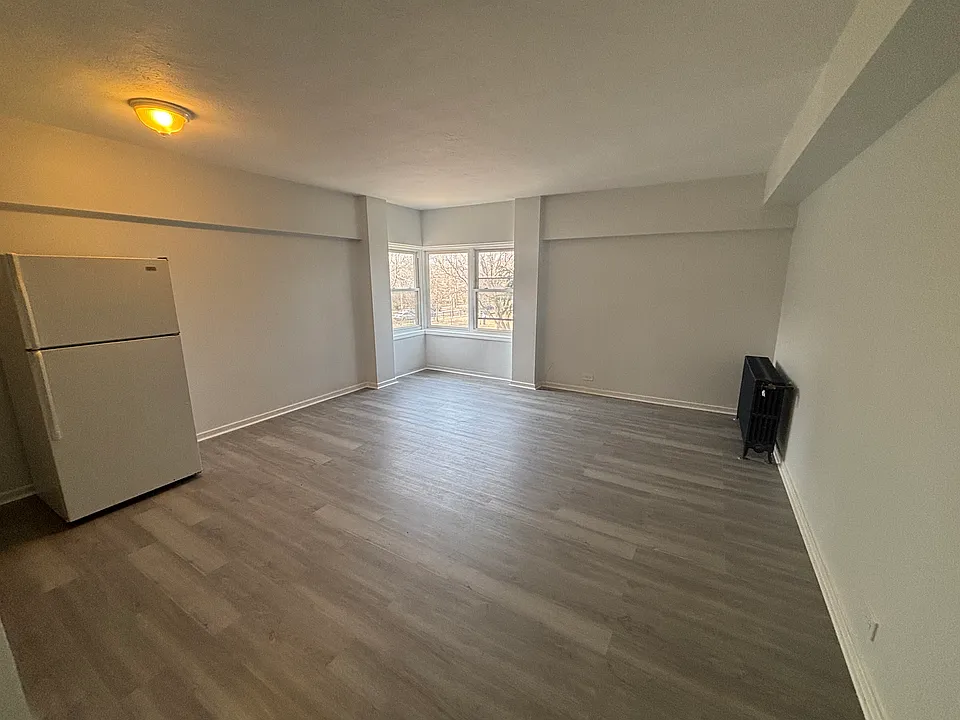 7327 N Rogers Ave #309