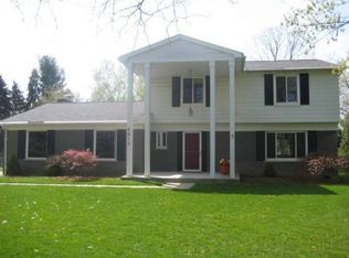 6613 Willow Rd, West Bloomfield, MI 48324