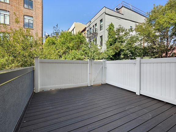 4th image of 116 Bedford Ave APT 2