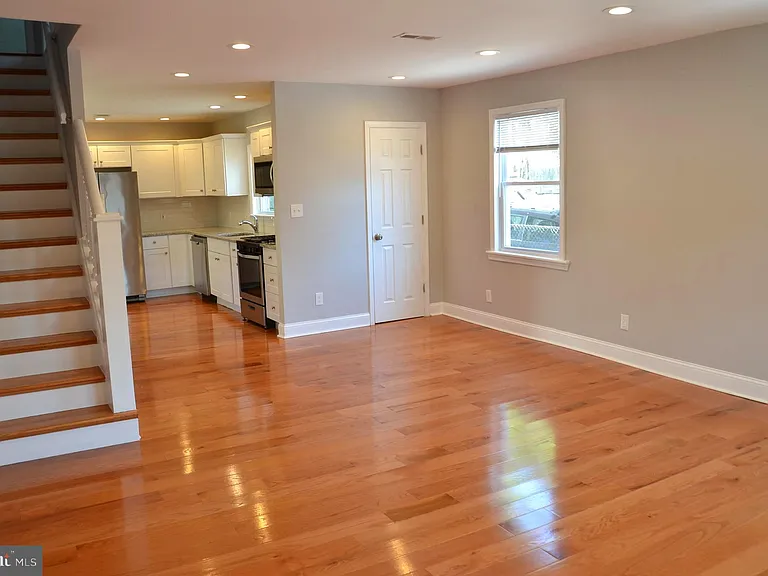 713 Miller St — Photo 2