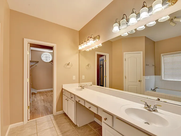 1712 Chattakay Ln — Photo 32