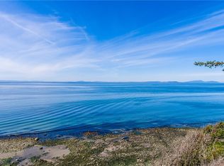 1447 W Beach Rd, Oak Harbor, WA 98277