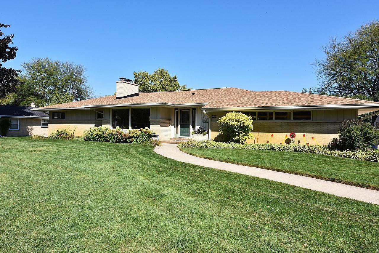 2544 South Seymour PLACE, West Allis, WI 53227 | Zillow