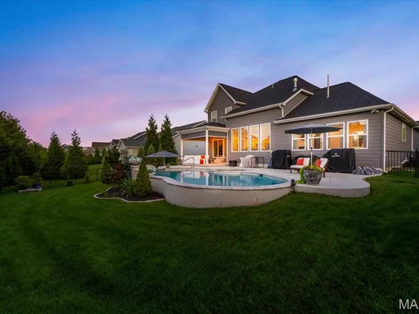 16955 Pine Summit Dr, Chesterfield, MO 63005