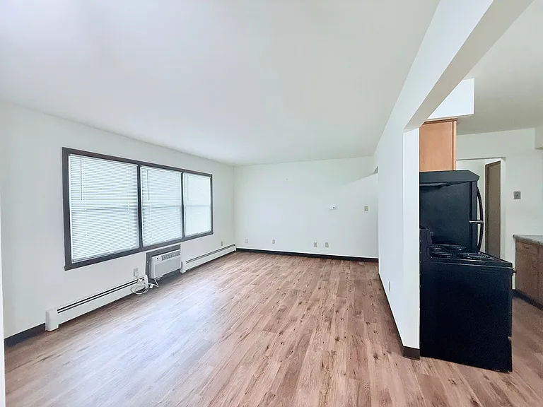 86 N Park Ave — Photo 6