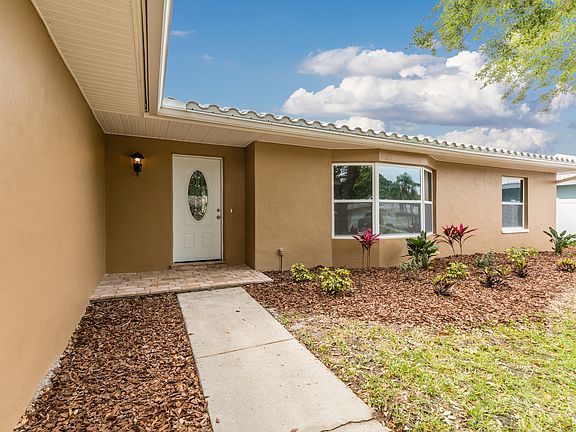 3rd image of 2173 Wateroak Dr N