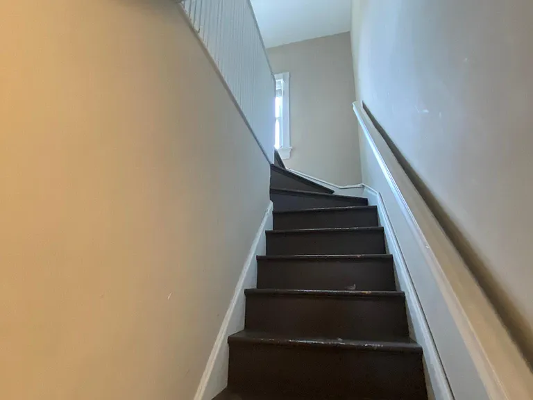 2124 Hudson Ave — Photo 10