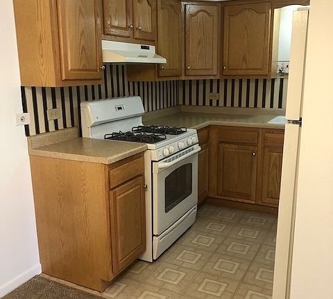 3rd image of 4933 W 109th St APT 201