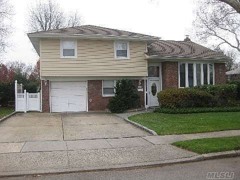 1st image of 9 De Chiaro Ln