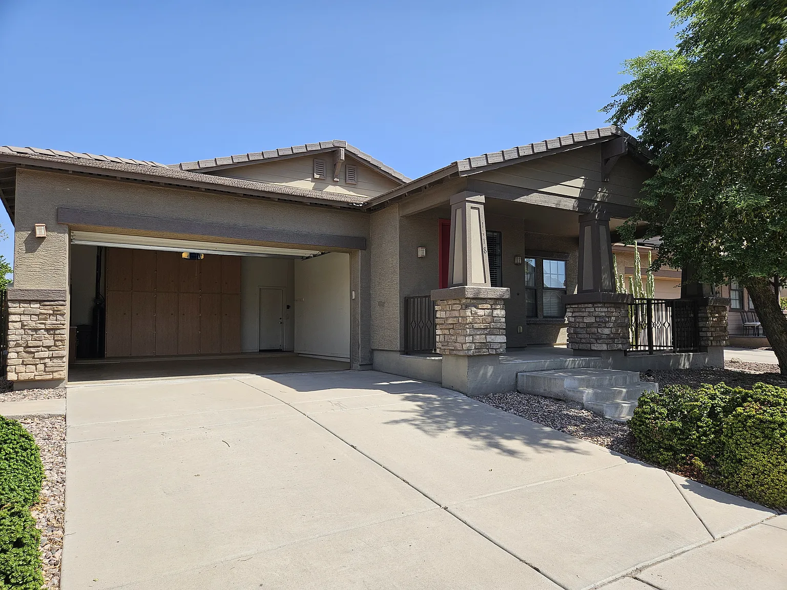 3 bed, 1939 sqft, $2,600 — Photo 1