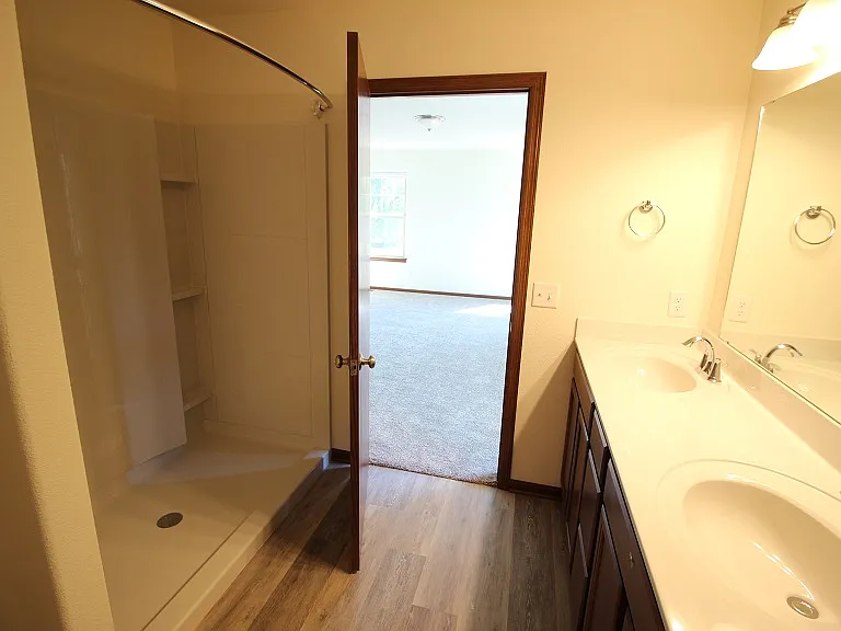 3 bed, 2.5 bath, 1910 sqft, $2,350 — Photo 17