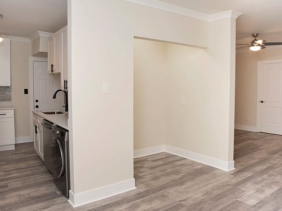 2nd image of 3841 N Greenview Ave #G